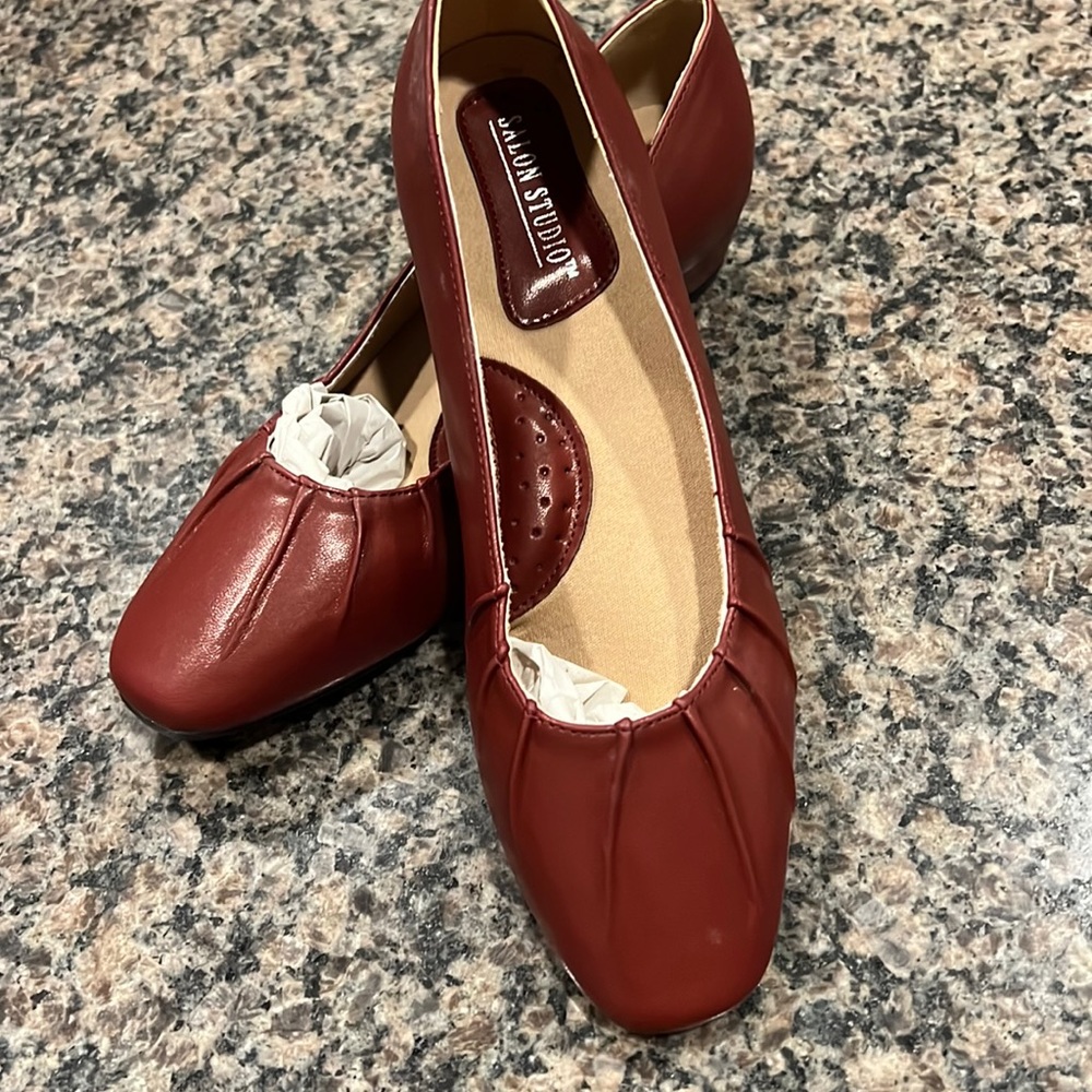 NWT Salon Studio Low Heels 👠